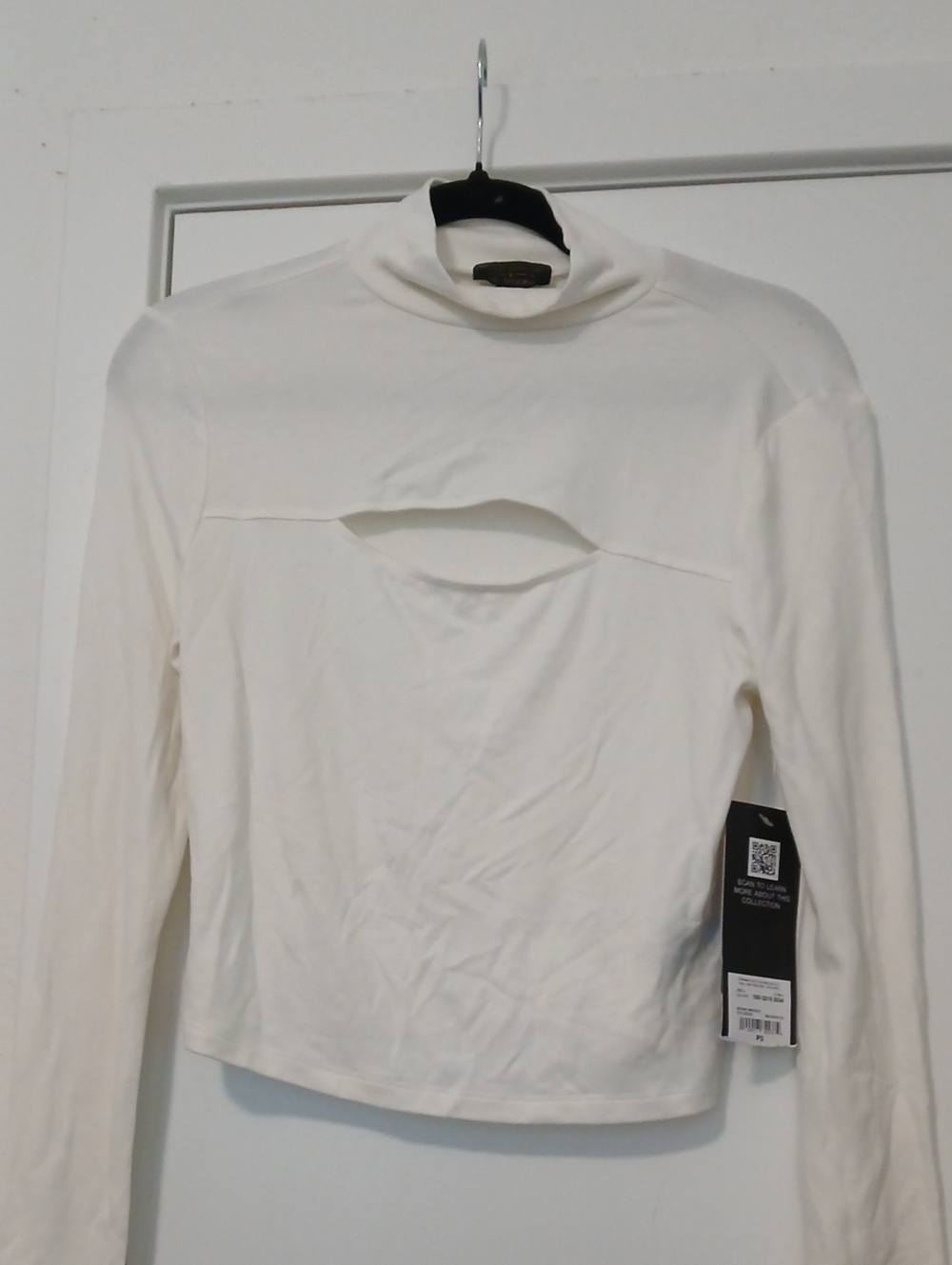 BOLD elements White Long-Sleeve Mock Neck Top with Front Cutout